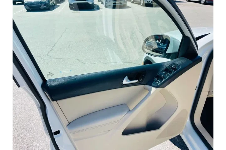 $6450 : 2017 Tiguan 2.0T Wolfsburg Ed image 10