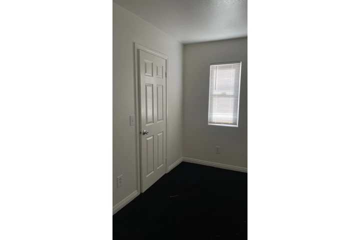 $3200 : Se renta casa amplia image 5