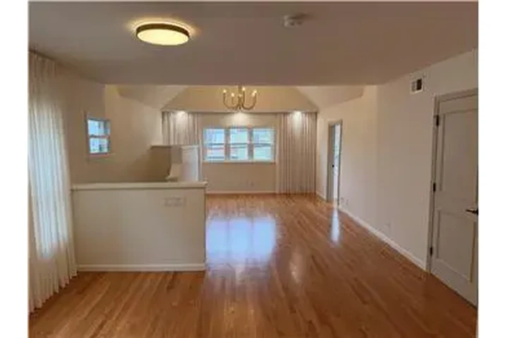 $5400 : Rental property with 4 bedro image 3