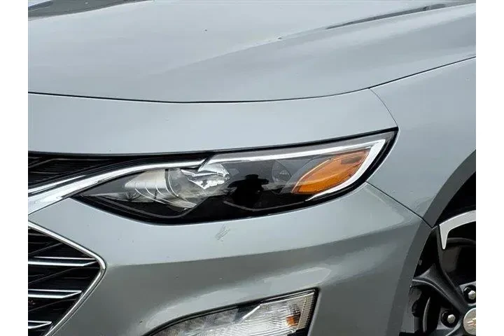 $18987 : Chevrolet Malibu 2024 LT 4dr image 2