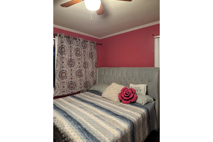 $1000 : Rento cuarto image 1
