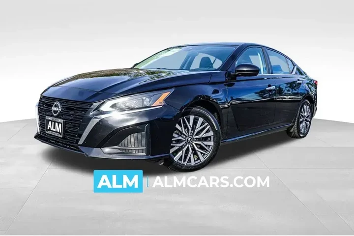 $17920 : Nissan Altima 2023 2.5 SV 4d image 1