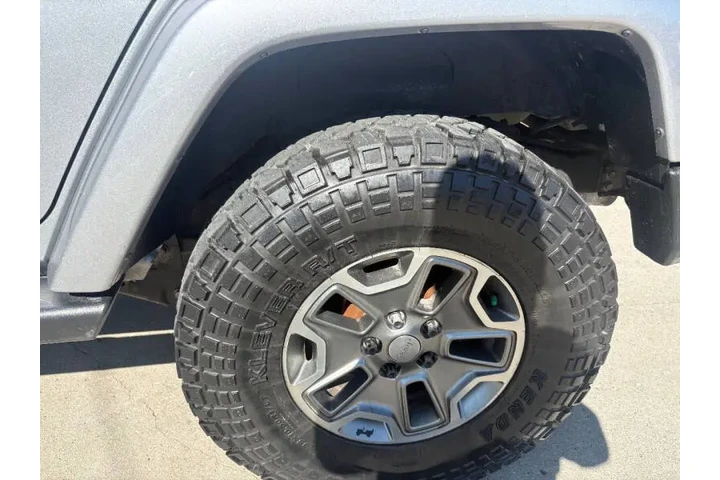 $15950 : 2014 Wrangler Unlimited Sahara image 10