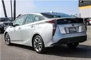 2017 Toyota Prius Three Tourin thumbnail