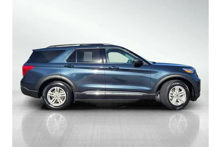 $29127 : Ford Explorer 2023 XLT 4dr S image 3