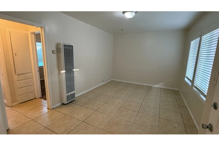 $1850 : Apartamento en South Gate image 2