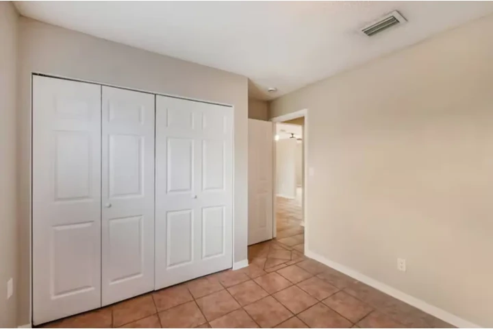 $2400 : 2 Bed 2 Bath Home in Miami FL image 7