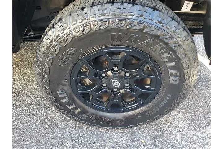 $27990 : Toyota Tacoma 2022 4x2 TRD O image 5