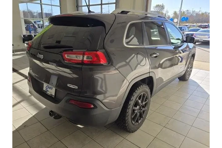 Jeep Cherokee 2015 4x4 Latit image 5