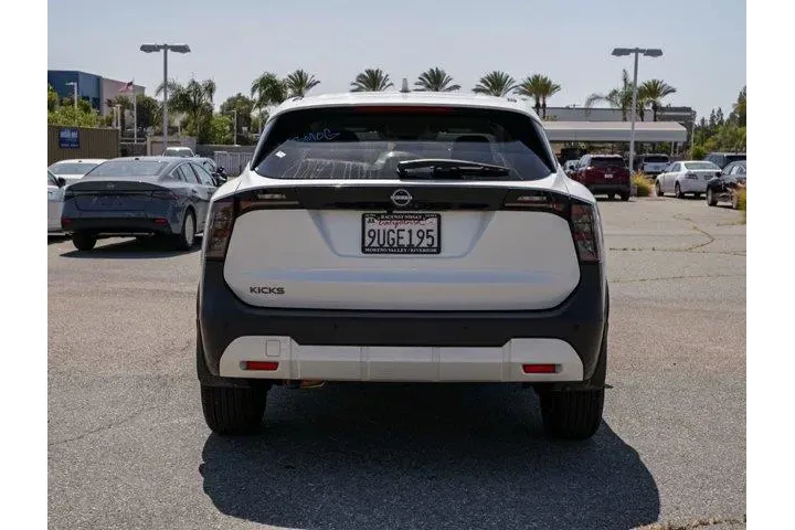 $22016 : Nissan Kicks 2025 SV 4dr Cro image 5