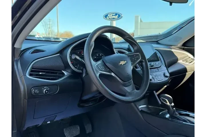 $17500 : Chevrolet Malibu 2023 LT 4dr image 7