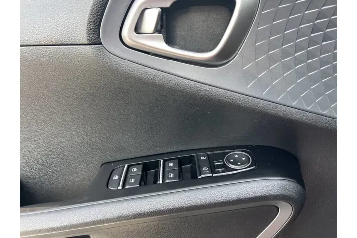 $10200 : 2020 Soul S image 7