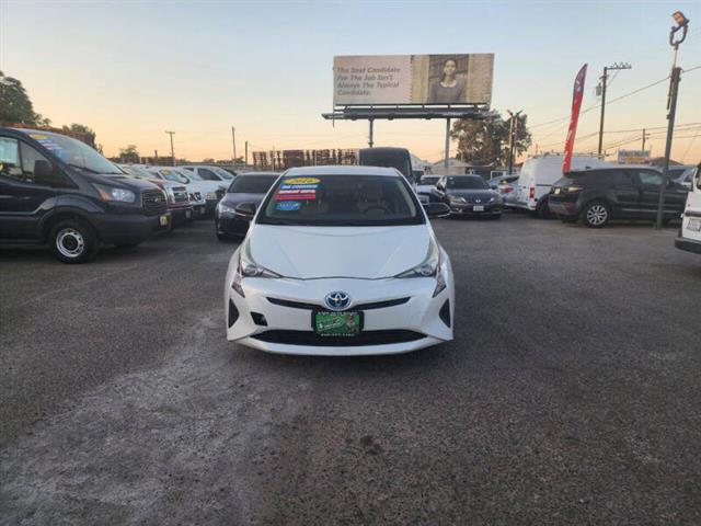 $17999 : 2016 Prius Two image 3