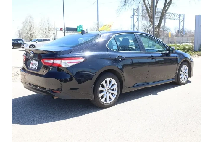 $17990 : Toyota Camry 2020 LE 4dr Sed image 10