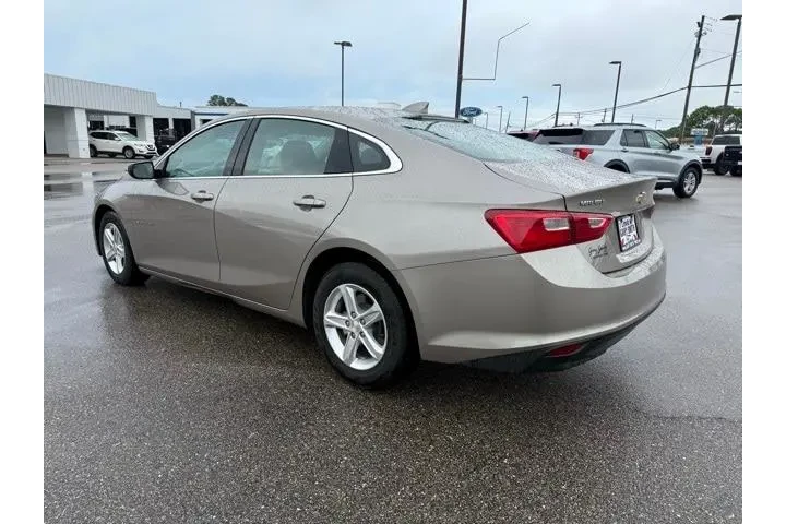 $17997 : Chevrolet Malibu 2023 LT 4dr image 4