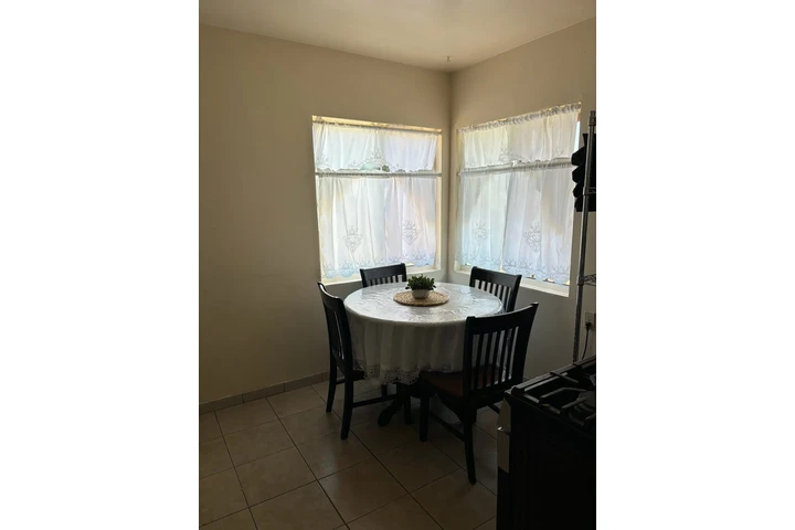 $2300 : HUNTINGTON PARK RENTO APTO. image 4