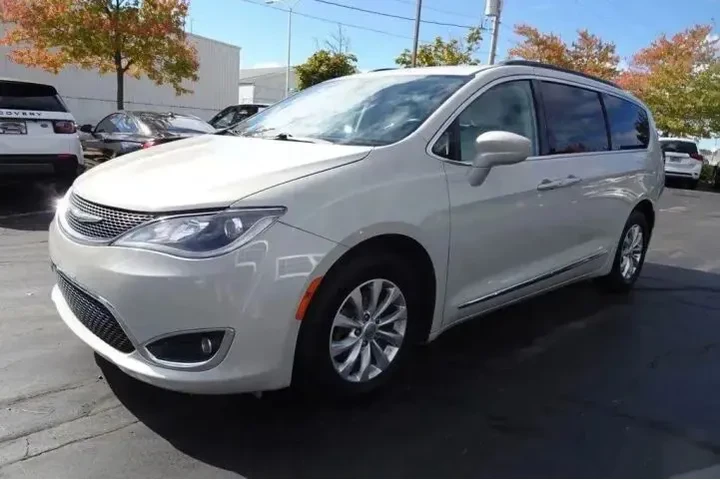 $14495 : 2017 PACIFICA image 7