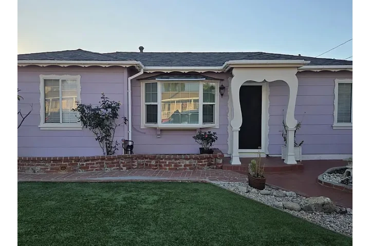 $1700 : 2 car detached garage located image 3