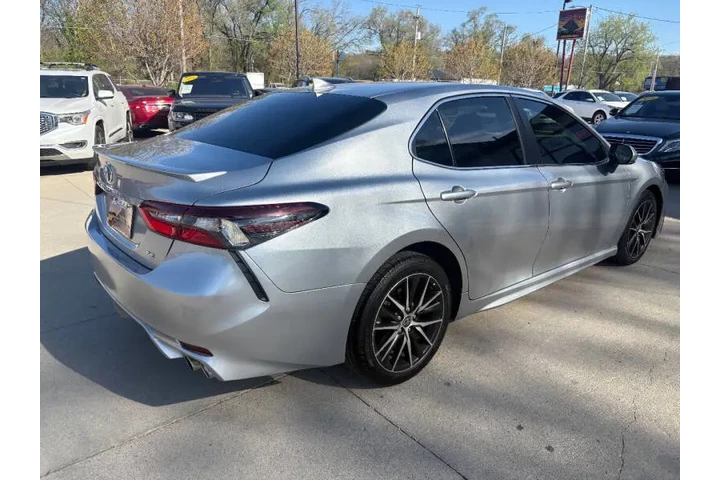 $18950 : 2021 Camry SE image 5