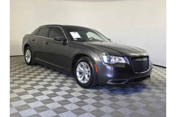 $25998 : Chrysler 300 2023 Touring 4d image 1