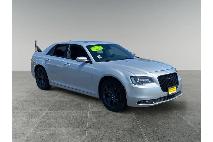 $33089 : Chrysler 300 2023 S V6 4dr S image 7