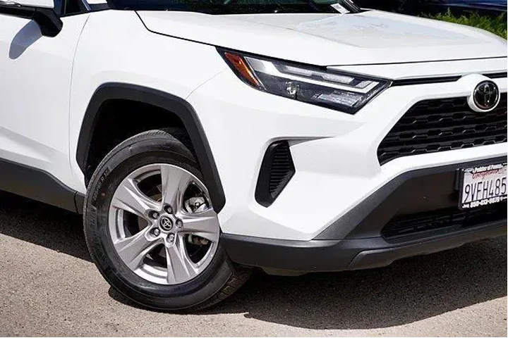 $32998 : Toyota RAV4 2025 XLE 4dr SUV image 4