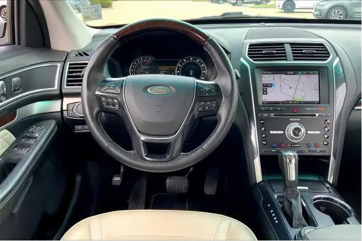 $21388 : Ford Explorer 2016 AWD Plati image 6