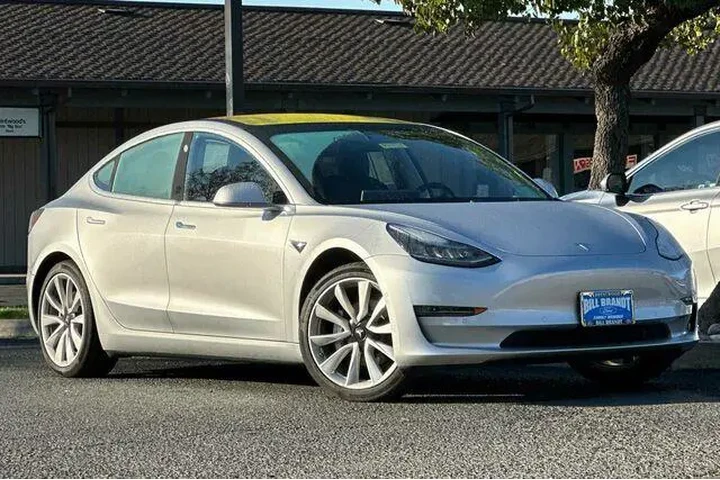 $19959 : Tesla Model 3 2018 Mid Range image 2
