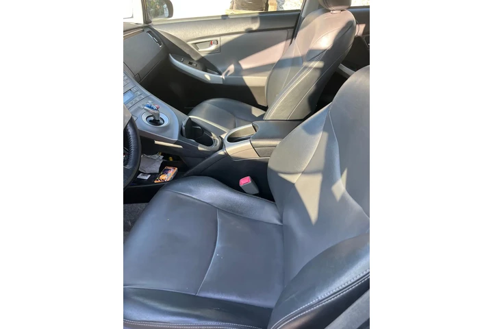 $6700 : Prius III Hatchback image 4