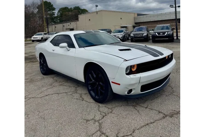 $15900 : 2021 Challenger SXT image 3