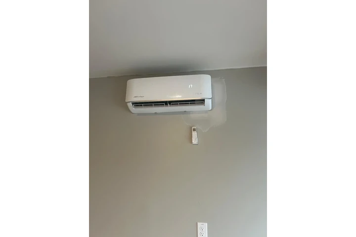 Minisplits HOT AND COLD image 1