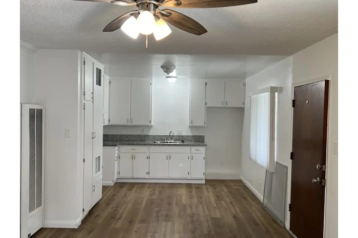 $2195 : CUDAHY APARTAMENTO image 9
