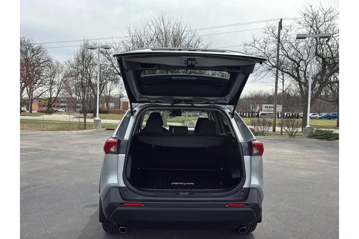 $27698 : Gold Certified 2022 RAV4 LE image 6