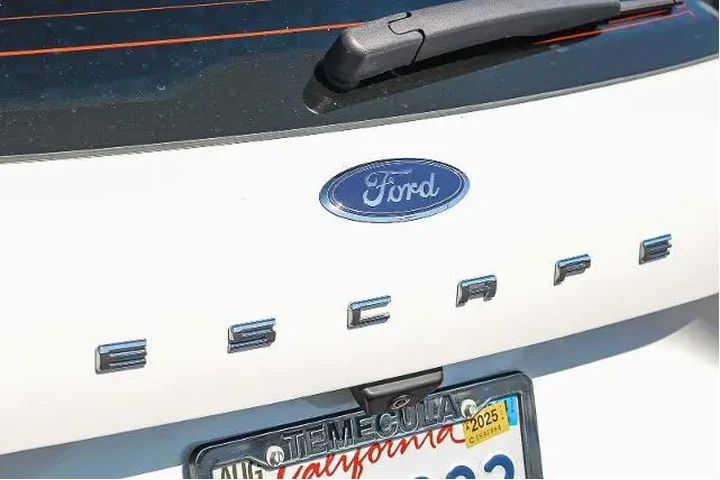 $17555 : Ford Escape 2022 S 4dr SUV image 10