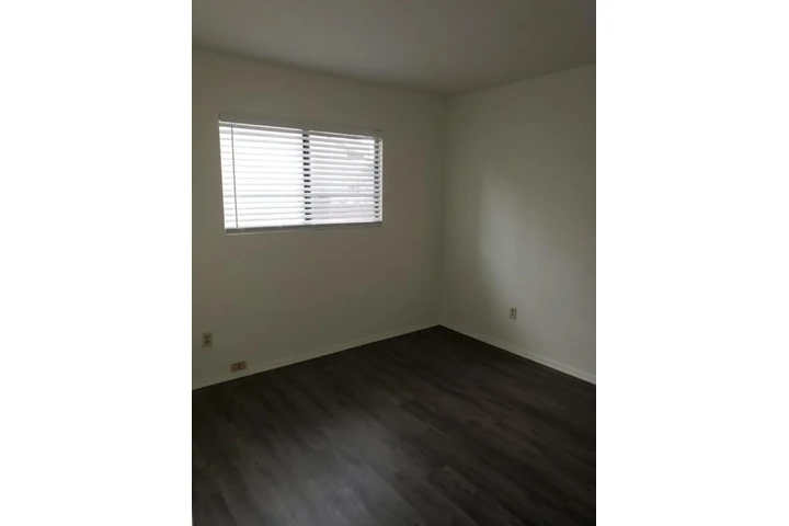 $2390 : Beautiful 2bed in LA image 4