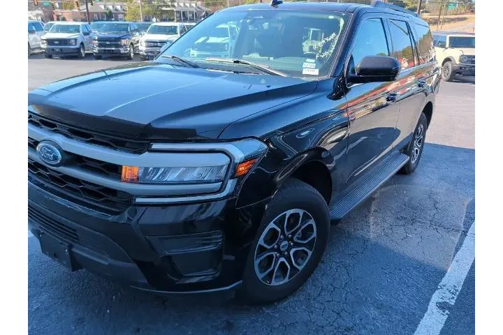 $37842 : Ford Expedition 2024 4x2 XLT image 1