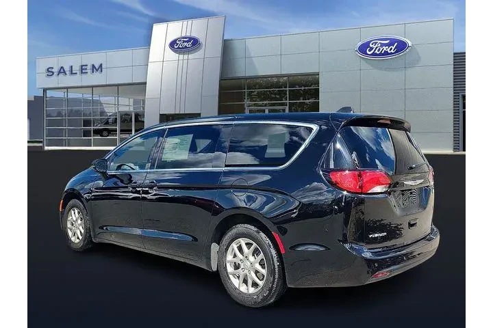 $30499 : Chrysler Voyager 2025 LX 4dr image 4
