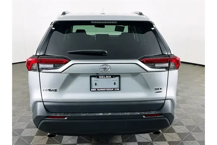 $28400 : Toyota RAV4 2024 AWD XLE 4dr image 6