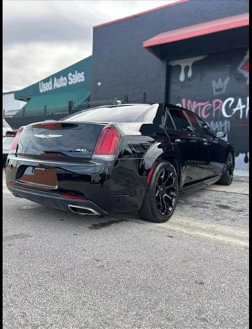 $17900 : Chrysler 300 image 5