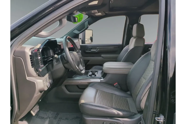 Chevrolet Silverado 2500HD 2 image 9