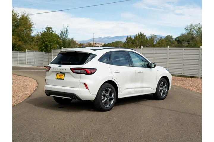 $29223 : 2024 Escape ST-Line image 4