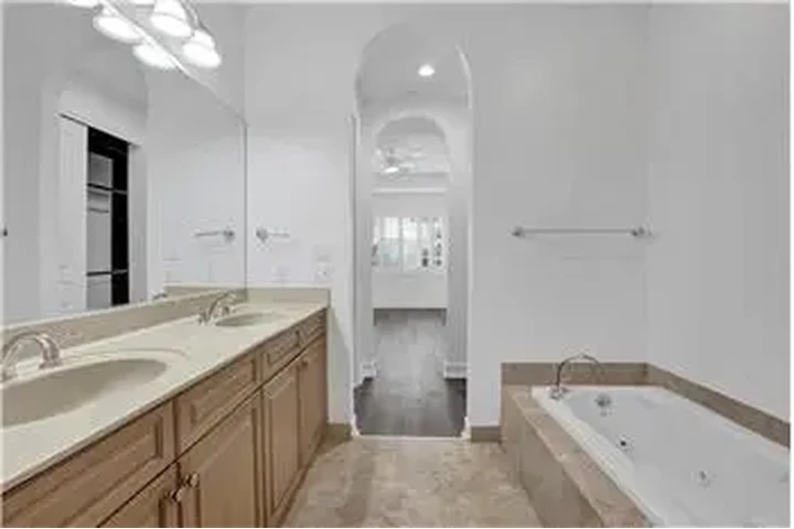 $5300 : Rental property with 3 bedro image 5