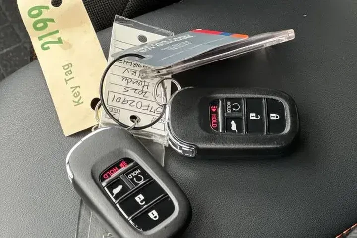 $25994 : Honda HR-V 2025 AWD Sport 4d image 10