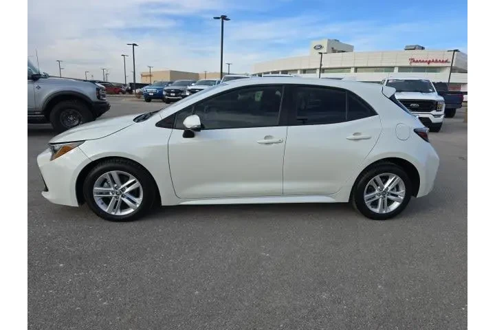 $19500 : Toyota Corolla Hatchback 202 image 2