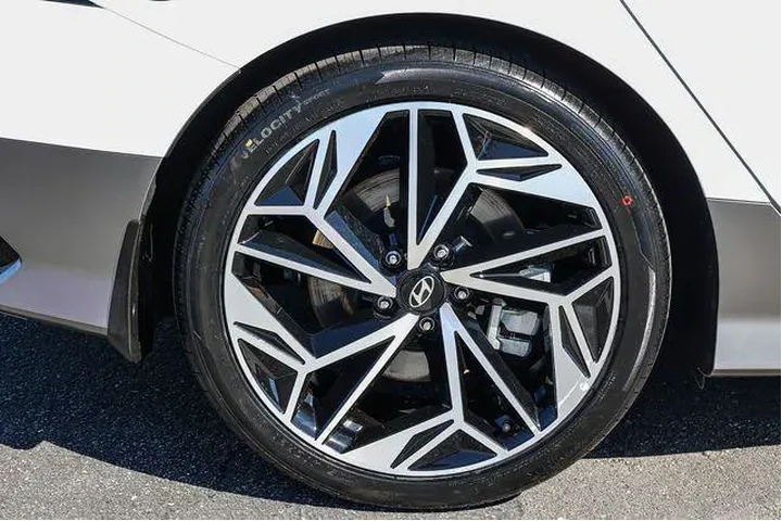 $20998 : Hyundai IONIQ 6 2023 SEL 4dr image 8