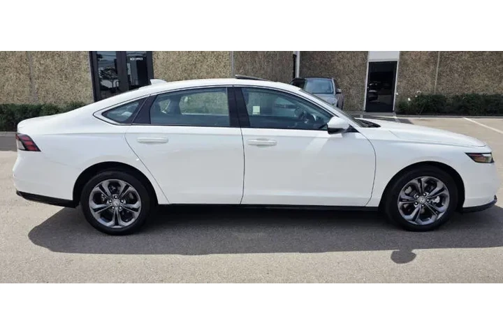 $23950 : 2025 Accord Hybrid EX-L image 7