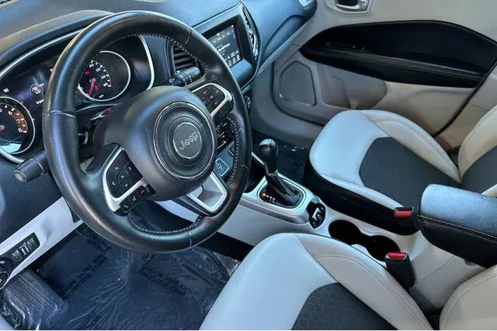 $12540 : Jeep Compass 2018 Latitude 4 image 4