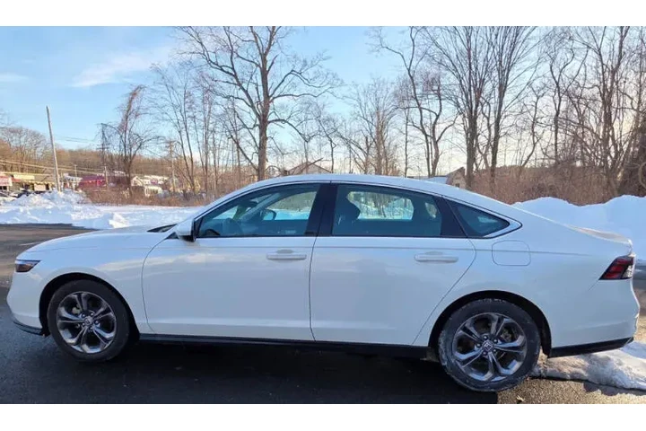 $25500 : 2024 Accord EX image 5