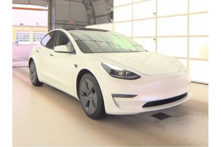 $25593 : Tesla Model 3 2022 AWD Long image 4