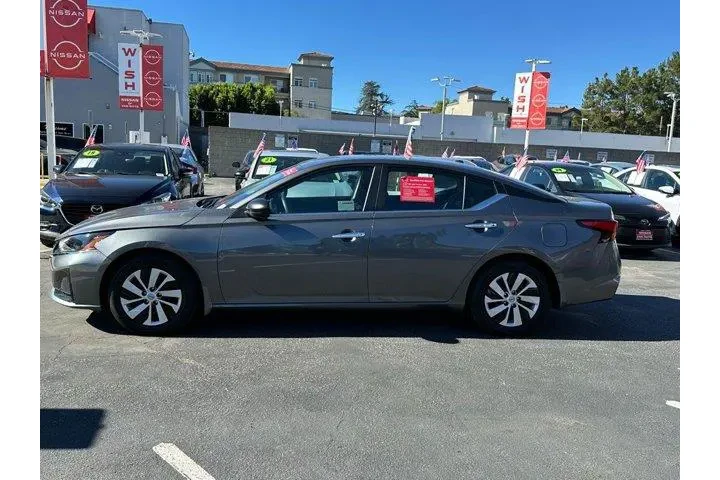 $22598 : Nissan Altima 2025 2.5 S 4dr image 3